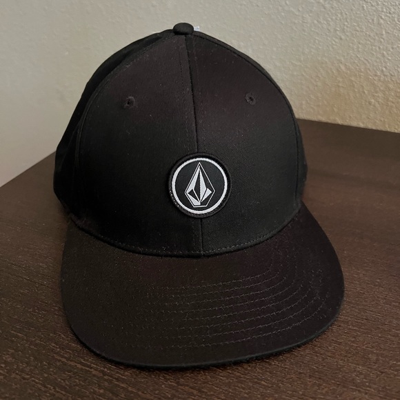 Volcom Other - Volcom SnapBack logo black hat s/m